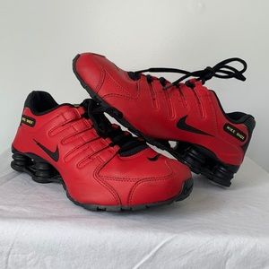 NIKE SHOX Youth Size 5.5Y   KEA